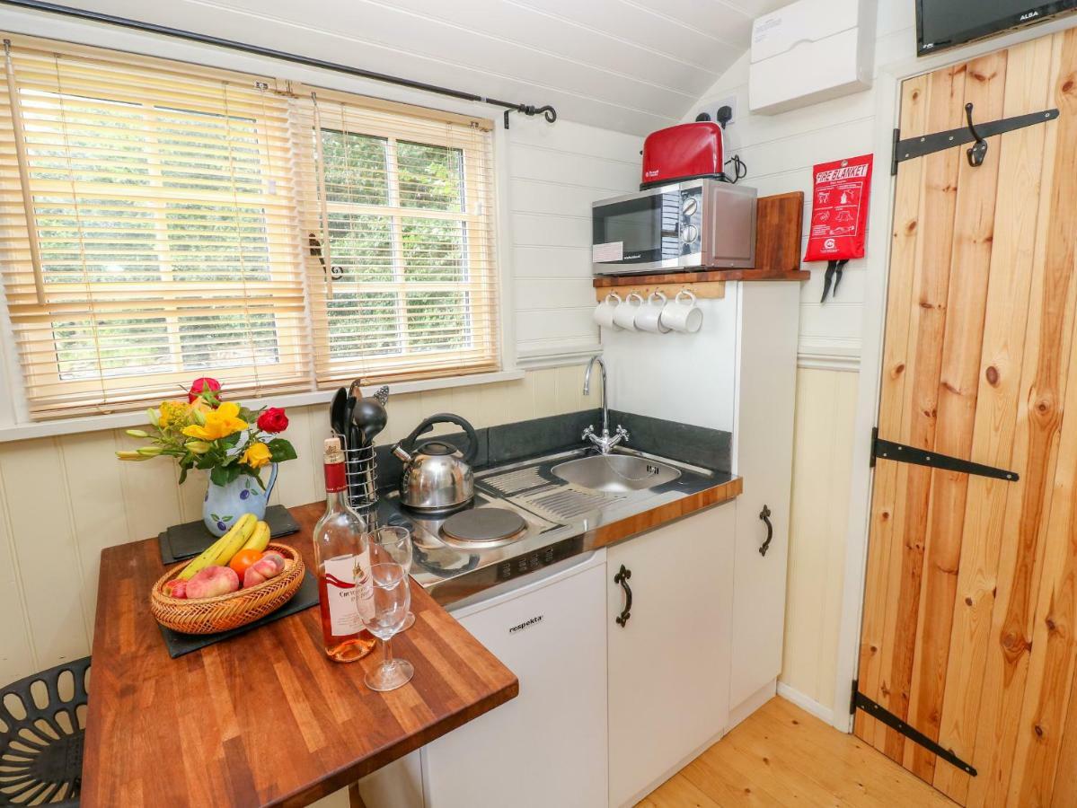 Shepherds Hut - The Crook Milford Haven Eksteriør billede