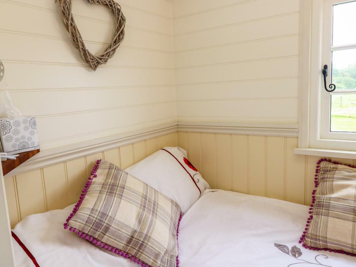 Shepherds Hut - The Crook Milford Haven Eksteriør billede