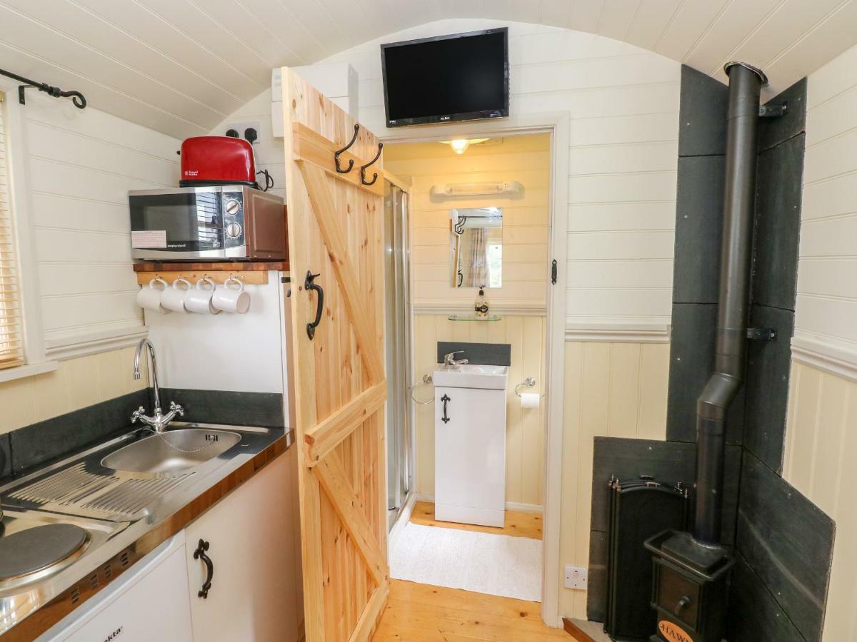 Shepherds Hut - The Crook Milford Haven Eksteriør billede