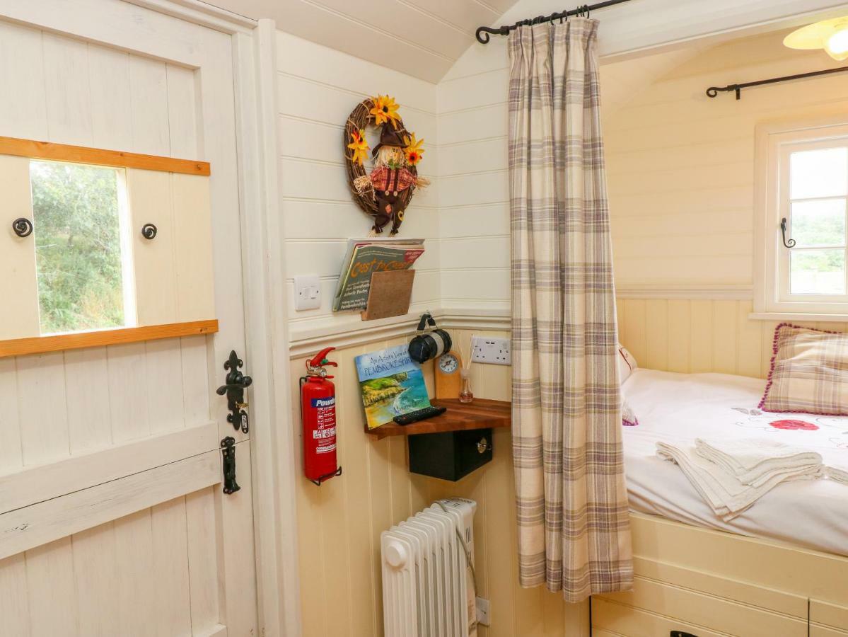 Shepherds Hut - The Crook Milford Haven Eksteriør billede